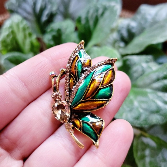 New Butterfly Brooch Pin - Picture 1 of 9